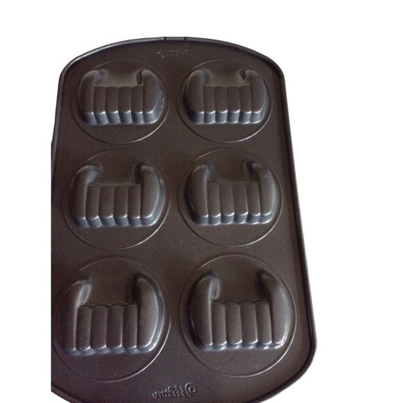 Wilton Dracula Vampire Fangs 6-Cavity Cookie NonStick Halloween Cake Pan - Picture 3 of 3